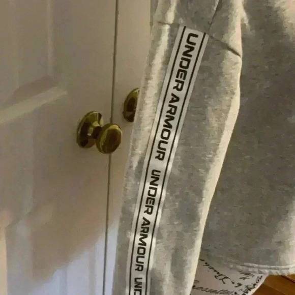 Under  Armour Crop Hoodie in Size S/M - Picture 2 of 6
